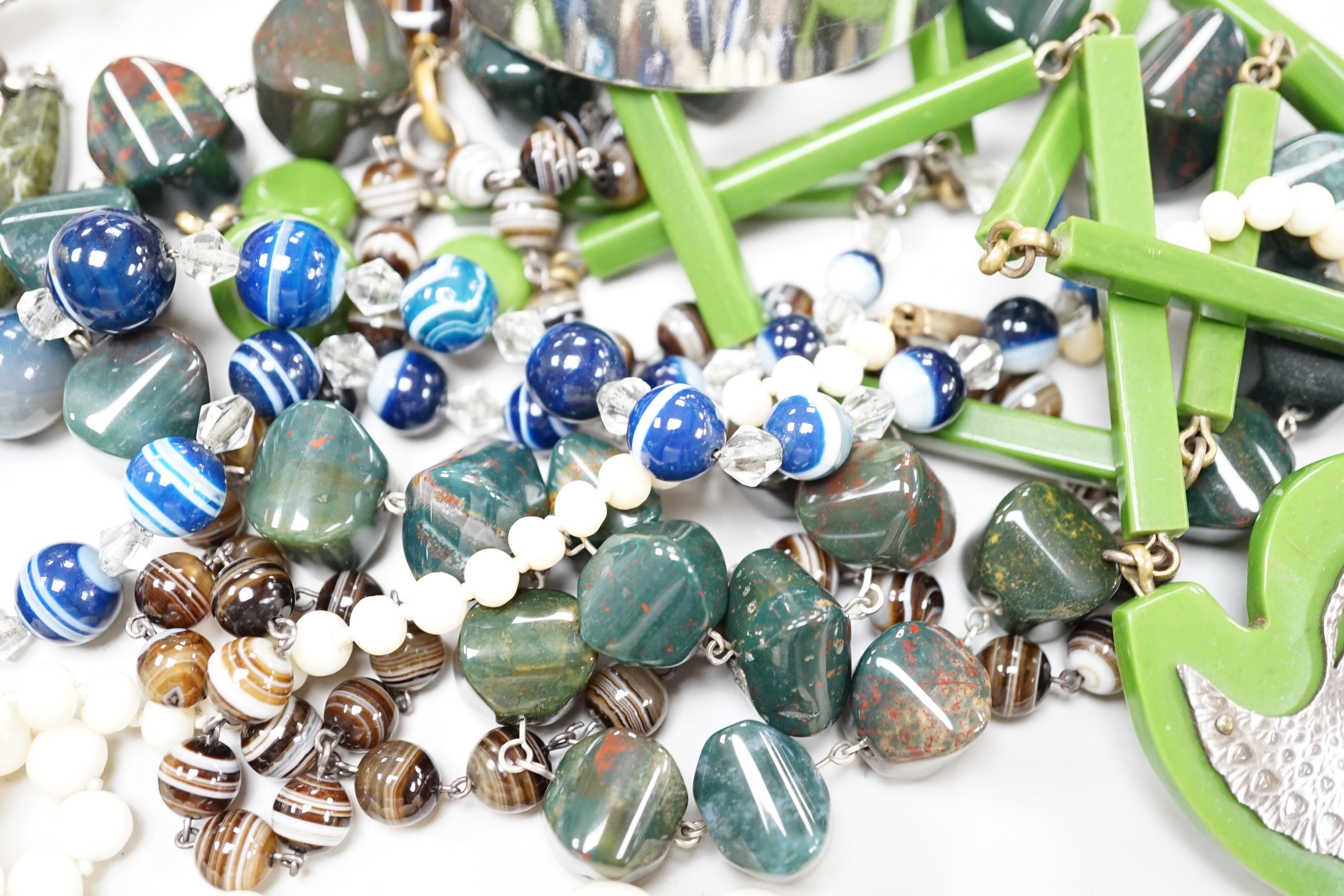 A mixed group of jewellery including graduated white coral bead necklace, bloodstone necklace, banded agate necklace, pair of silver earrings, 925 bangle etc.